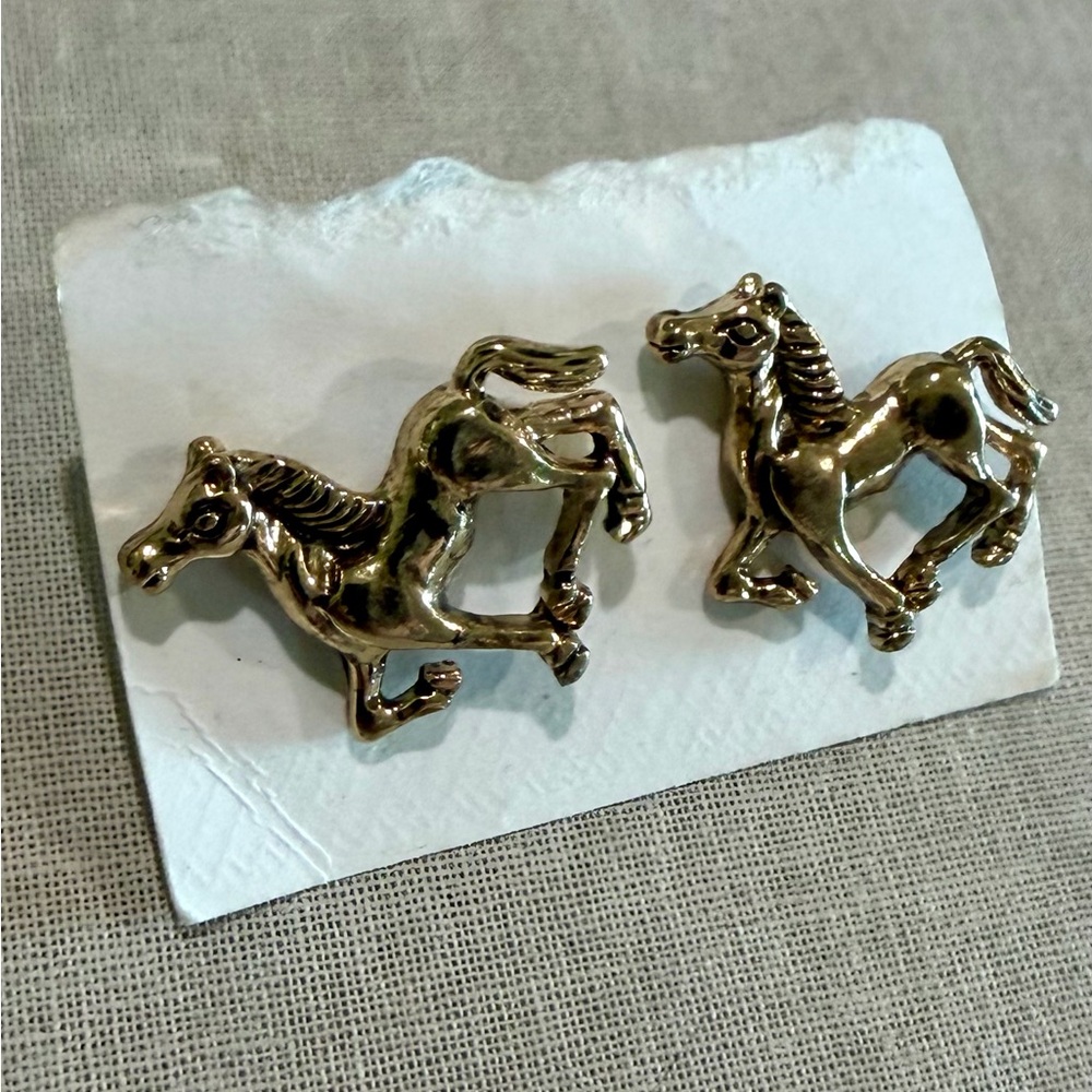 Vintage Gold Tone Horse Stud Earrings - Picture 6 of 7
